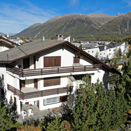 Geräumige 4.5 - Zimmer - Dachwohnung in Celerina mit grossem Balkon