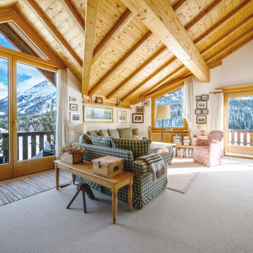 Attractive 4.5-room attic maisonette with unobstructed views of the mountains and lake