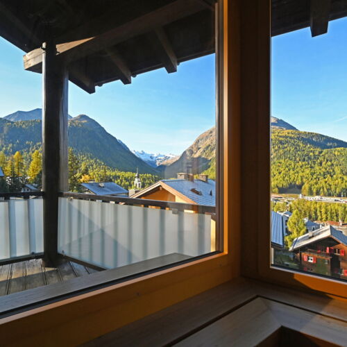 Appartamento duplex con vista panoramica sul versante soleggiato di Pontresina